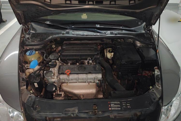 Used Skoda Octavia 2012 1.6L Automatic Yijun Edition Engine Bay