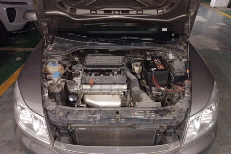 Used Skoda Octavia 2012 1.6L Manual Yijie Edition Engine Bay