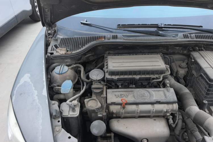 Used Skoda Octavia 2012 1.6L Automatic Yijun Edition Engine Bay Right
