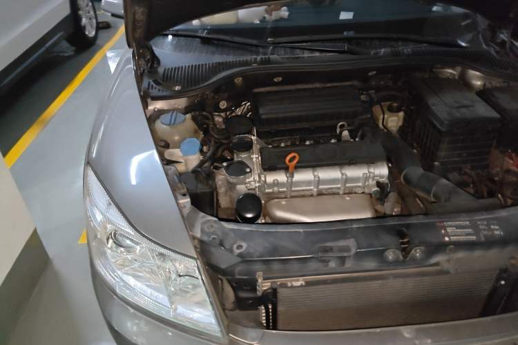 Used Skoda Octavia 2012 1.6L Automatic Yijie Edition Engine Bay Right