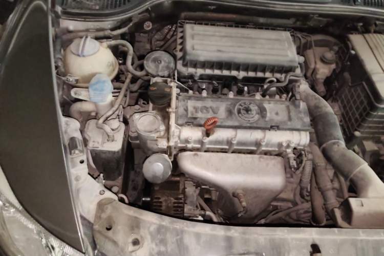Used Skoda Octavia 2012 1.6L Automatic Yijun Edition Engine Bay Right