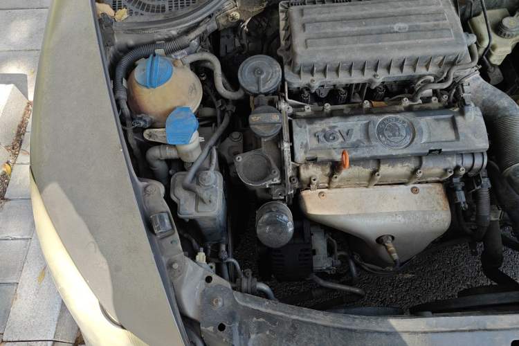 Used Skoda Octavia 2012 1.6L Manual Yijie Edition Engine Bay Right
