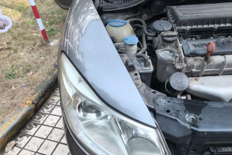Used Skoda Octavia 2012 1.6L Manual Yijun Edition Engine Bay Right