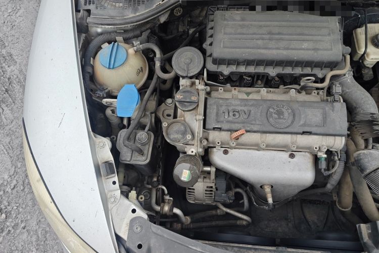 Used Skoda Octavia 2012 1.6L Manual Yijie Edition Engine Bay Right