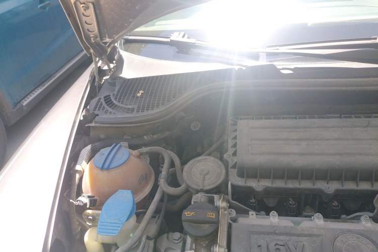 Used Skoda Octavia 2012 1.6L Automatic Yijie Edition Engine Bay Right
