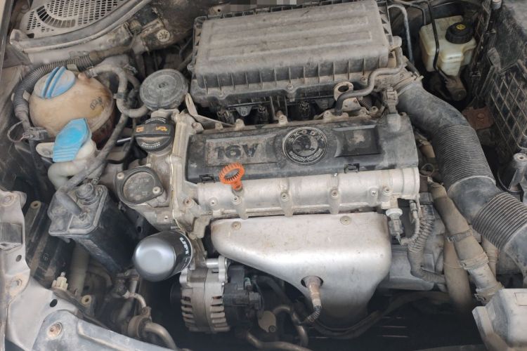 Used Skoda Octavia 2012 1.6L Automatic Yijie Edition Engine Bay Right
