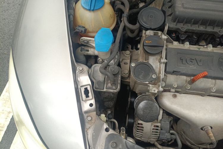 Used Skoda Octavia 2012 1.6L Automatic Yijun Edition Engine Bay Right