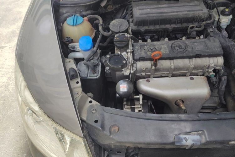 Used Skoda Octavia 2012 1.6L Automatic Yijie Edition Engine Bay Right