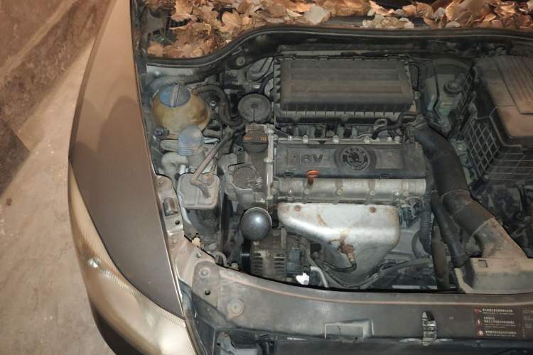 Used Skoda Octavia 2012 1.6L Automatic Yijie Edition Engine Bay Right