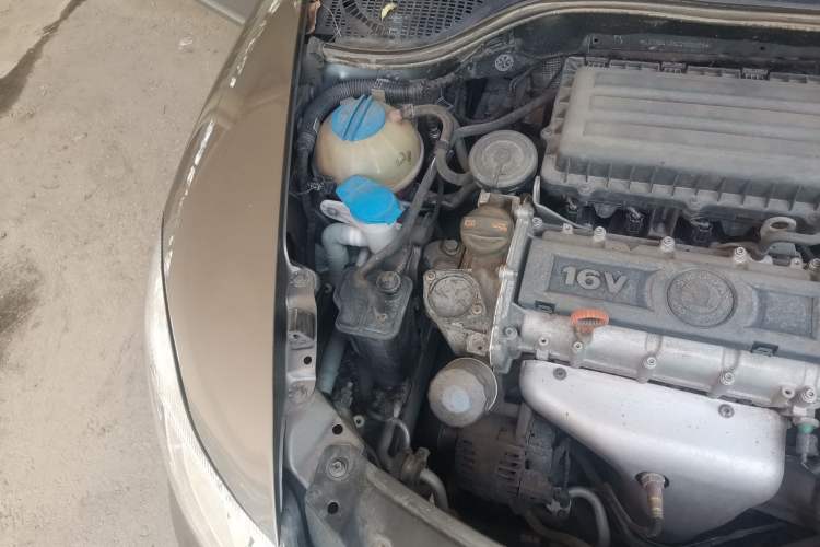 Used Skoda Octavia 2012 1.6L Automatic Yijie Edition Engine Bay Right
