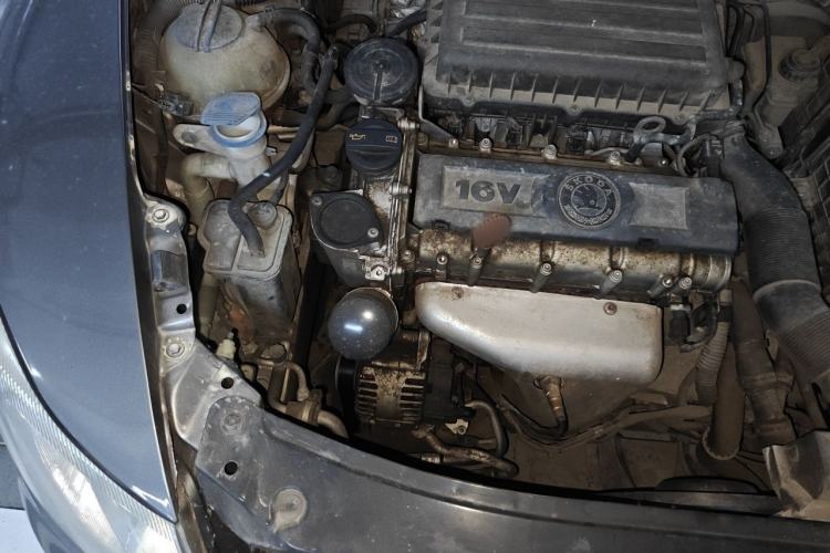 Used Skoda Octavia 2012 1.6L Automatic Yijun Edition Engine Bay Right