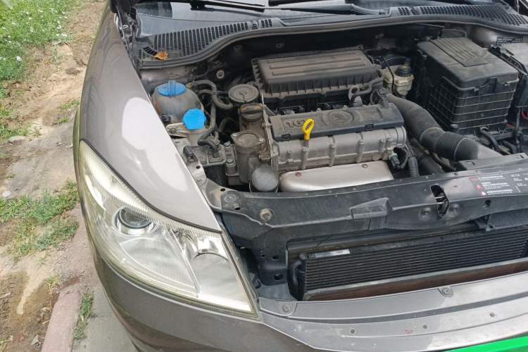 Used Skoda Octavia 2012 1.6L Automatic Yijie Edition Engine Bay Right