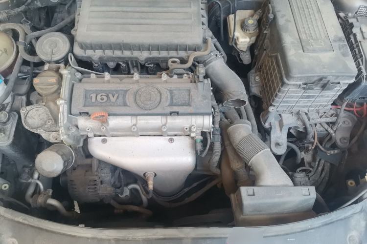 Used Skoda Octavia 2012 1.6L Automatic Yijie Edition Engine Bay