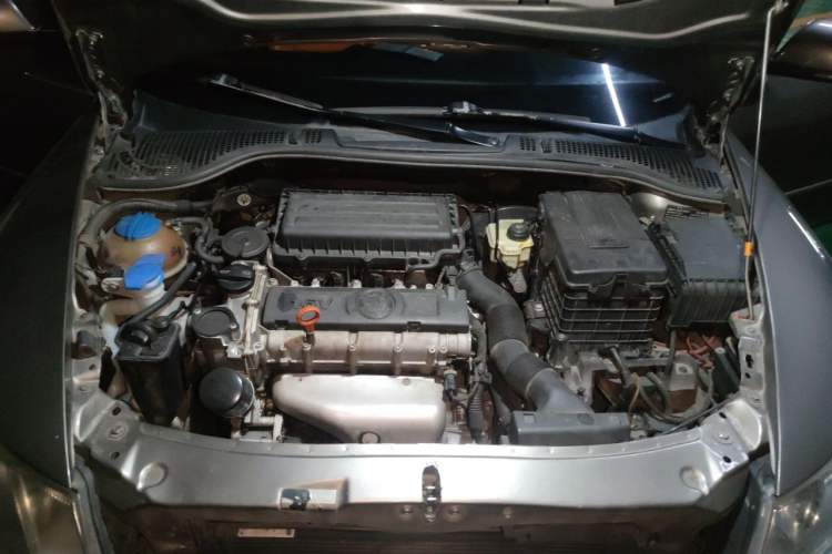 Used Skoda Octavia 2012 1.6L Automatic Yijun Edition Engine Bay