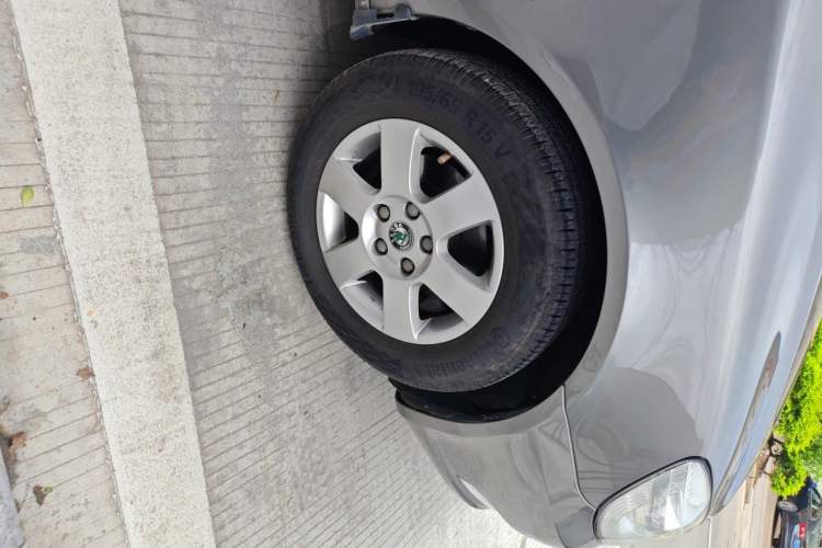 Used Skoda Octavia 2012 1.6L Automatic Yijie Edition Exterior 1