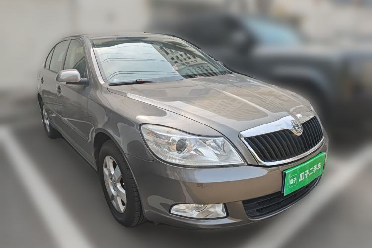 Used Skoda Octavia 2012 1.6L Automatic Yijie Edition Front Right 45 Deg