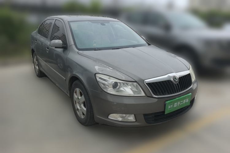 Used Skoda Octavia 2012 1.6L Automatic Yijun Edition Front Right 45 Deg