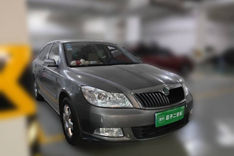 Used Skoda Octavia 2012 1.6L Automatic Yijie Edition Front Right 45 Deg
