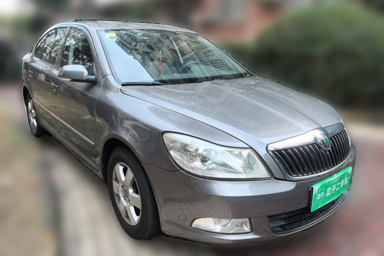 Used Skoda Octavia 2012 1.6L Manual Yijun Edition Front Right 45 Deg