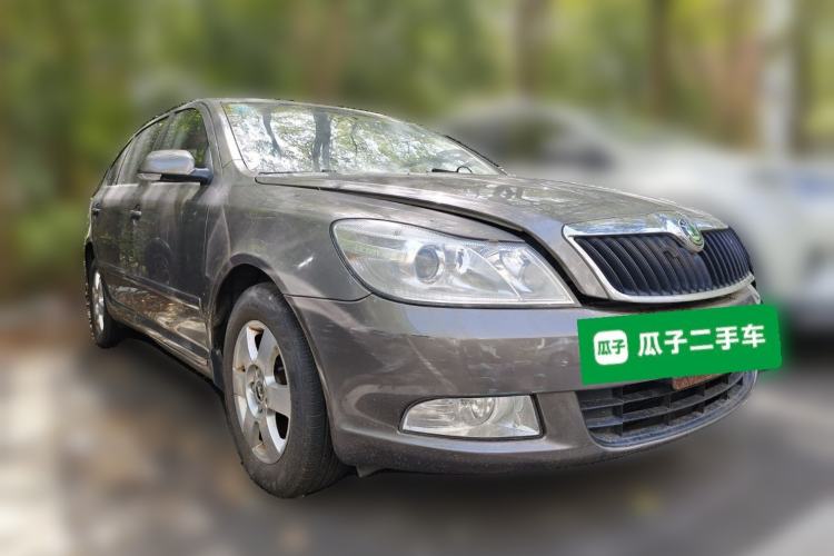 Used Skoda Octavia 2012 1.6L Automatic Yijie Edition Front Right 45 Deg