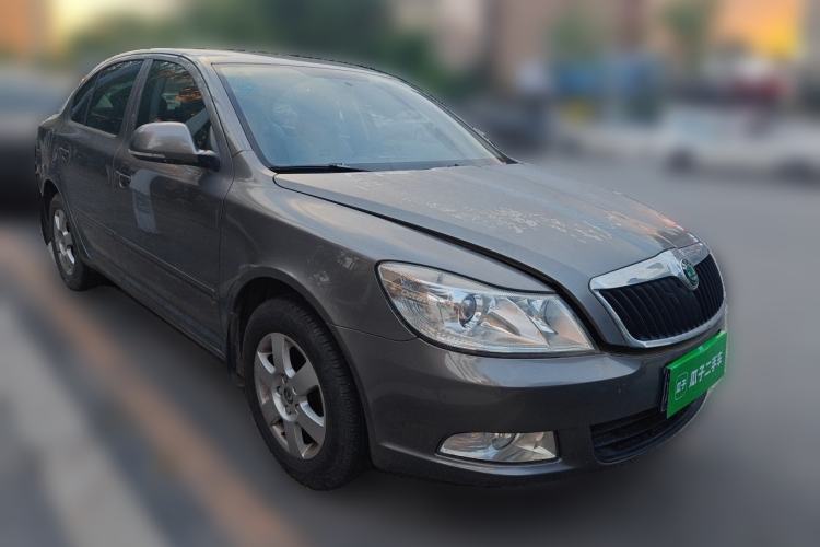 Used Skoda Octavia 2012 2.0L Manual Yijie Version Front Right 45 Deg