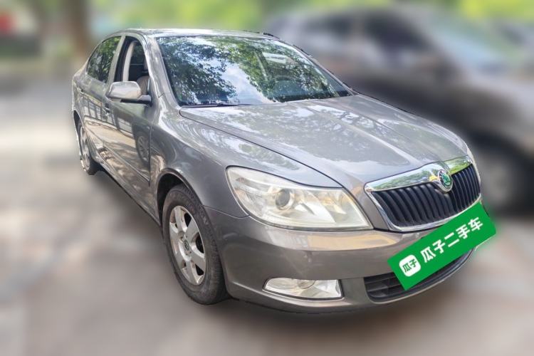 Used Skoda Octavia 2012 1.6L Manual Yijie Edition Front Right 45 Deg