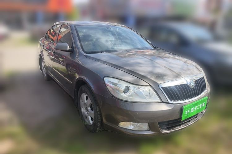 Used Skoda Octavia 2012 1.6L Manual Yijun Edition Front Right 45 Deg