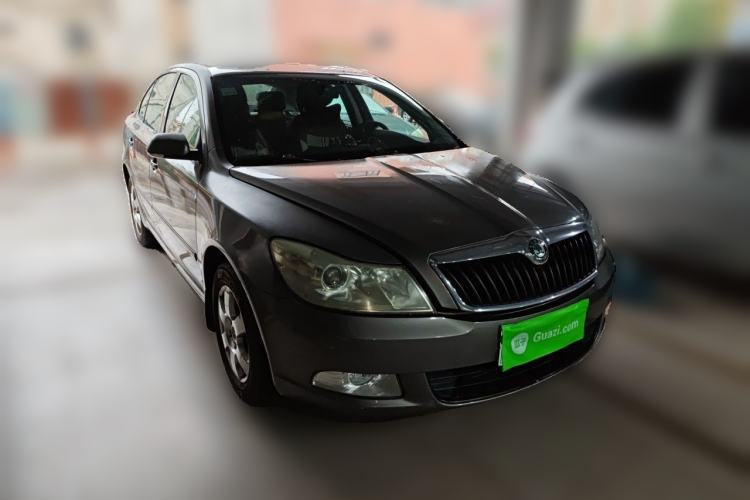 Used Skoda Octavia 2012 1.6L Manual Eado Edition Front Right 45 Deg