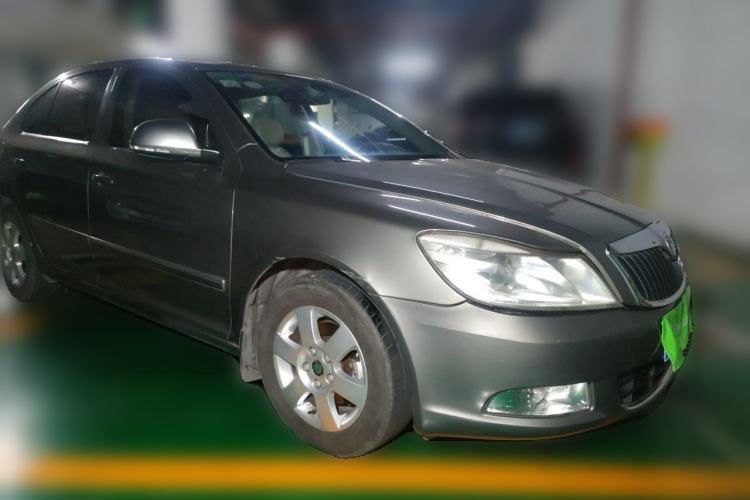Used Skoda Octavia 2012 1.6L Automatic Yijun Edition Front Right 45 Deg
