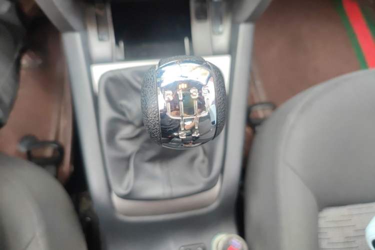 Used Skoda Octavia 2012 1.6L Manual Yijie Edition Gear Lever