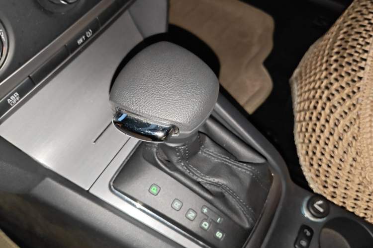Used Skoda Octavia 2012 1.6L Automatic Yijie Edition Gear Lever
