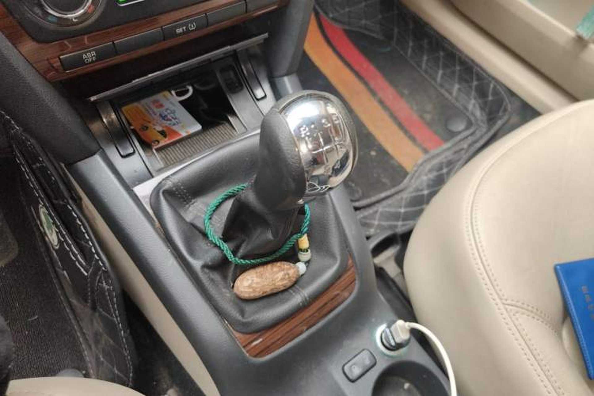 Used Skoda Octavia 2012 1.6L Manual Yijun Edition Gear Lever