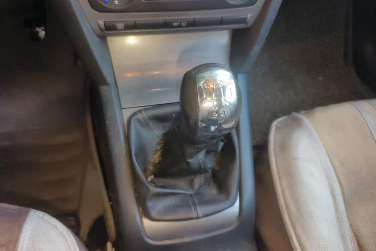 Used Skoda Octavia 2012 1.6L Manual Yijun Edition Gear Lever