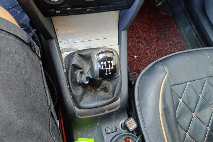 Used Skoda Octavia 2012 1.6L Manual Yijie Edition Gear Lever