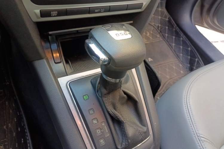 Used Skoda Octavia 2012 1.4TSI DSG Yijun Edition Gear Lever