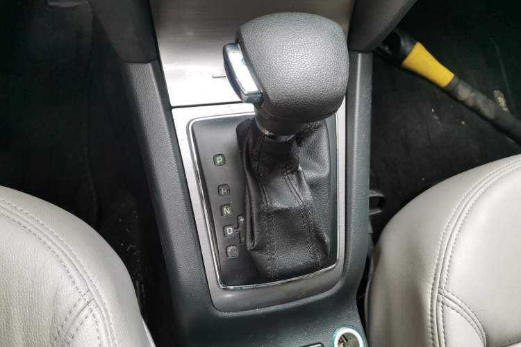 Used Skoda Octavia 2012 2.0L Automatic Yijie Version Gear Lever