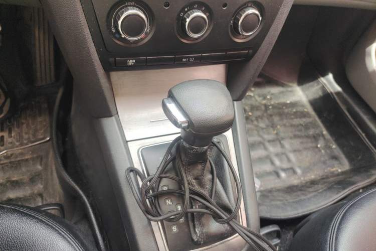 Used Skoda Octavia 2012 1.6L Automatic Yijie Edition Gear Lever