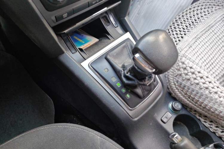 Used Skoda Octavia 2012 1.6L Automatic Yijie Edition Gear Lever