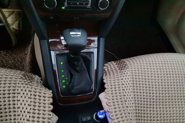 Used Skoda Octavia 2012 1.6L Automatic Yijie Edition Gear Lever