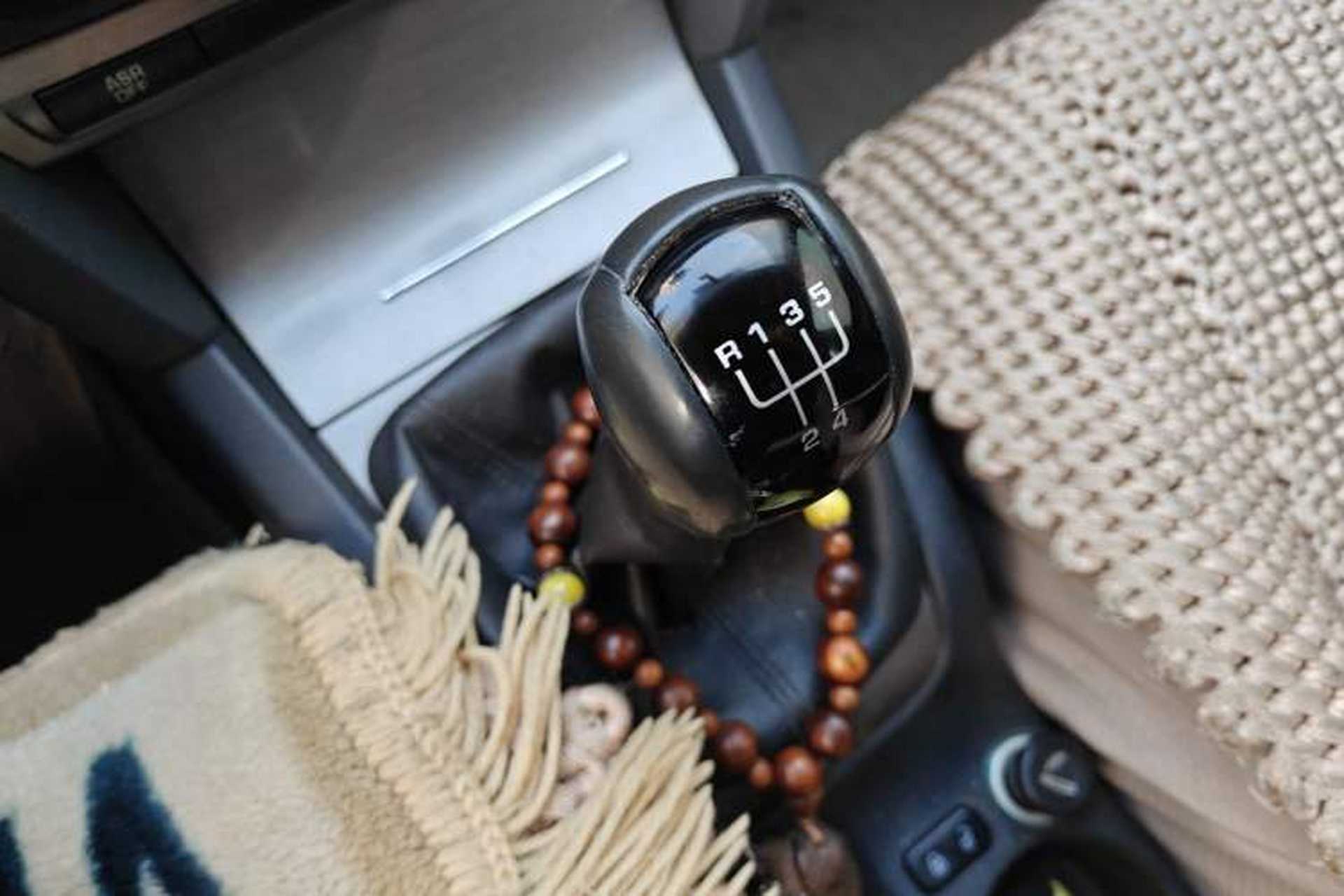 Used Skoda Octavia 2012 1.6L Manual Yijie Edition Gear Lever