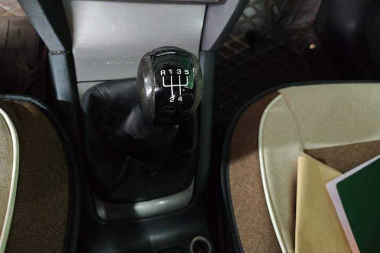 Used Skoda Octavia 2012 1.6L Manual Eado Edition Gear Lever
