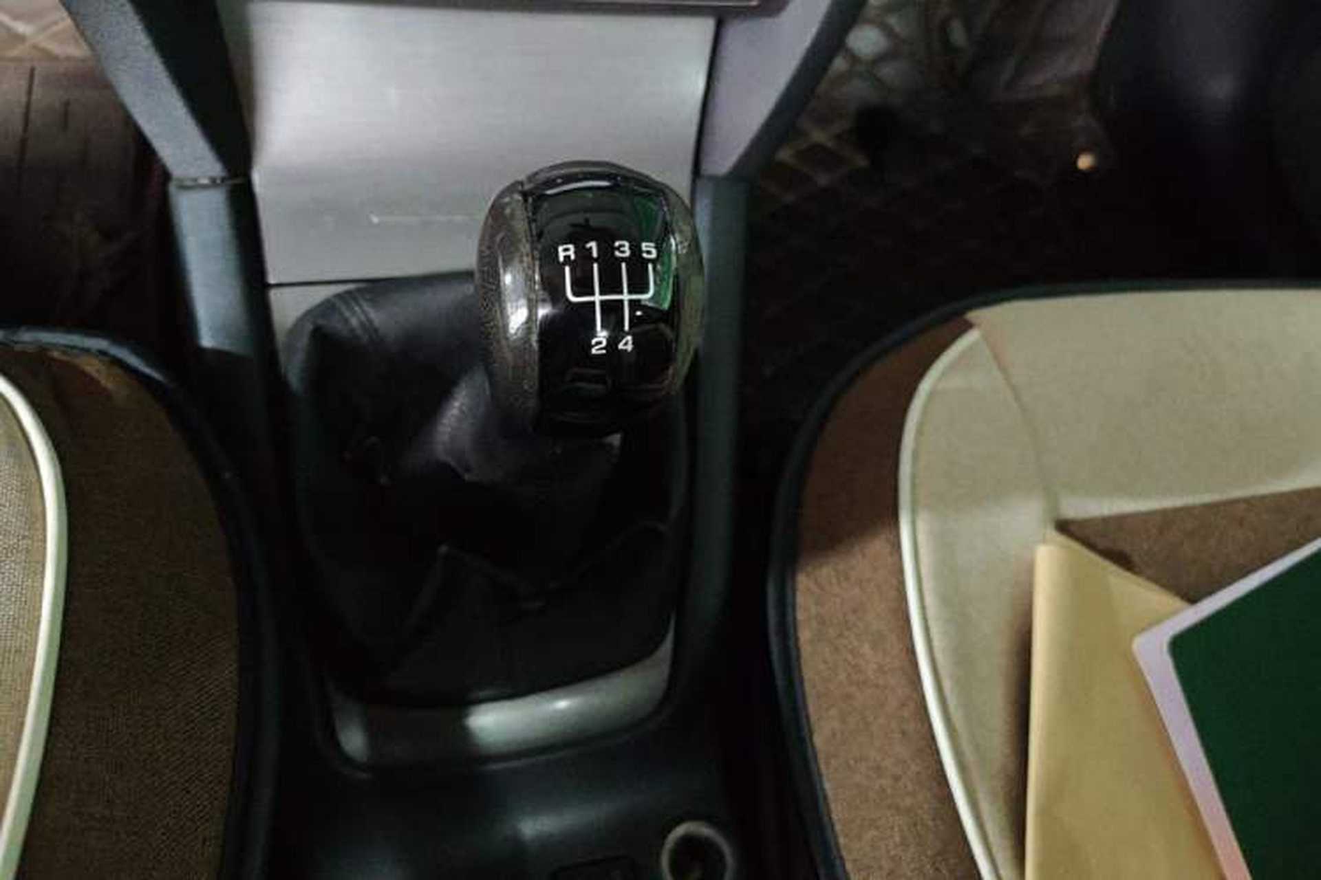 Used Skoda Octavia 2012 1.6L Manual Eado Edition Gear Lever