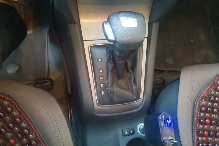 Used Skoda Octavia 2012 1.6L Automatic Yijie Edition Gear Lever