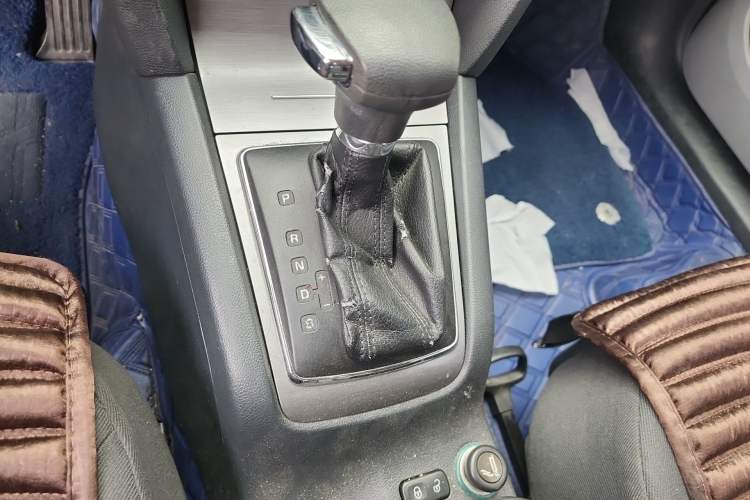 Used Skoda Octavia 2012 2.0L Automatic Yijie Version Gear Lever