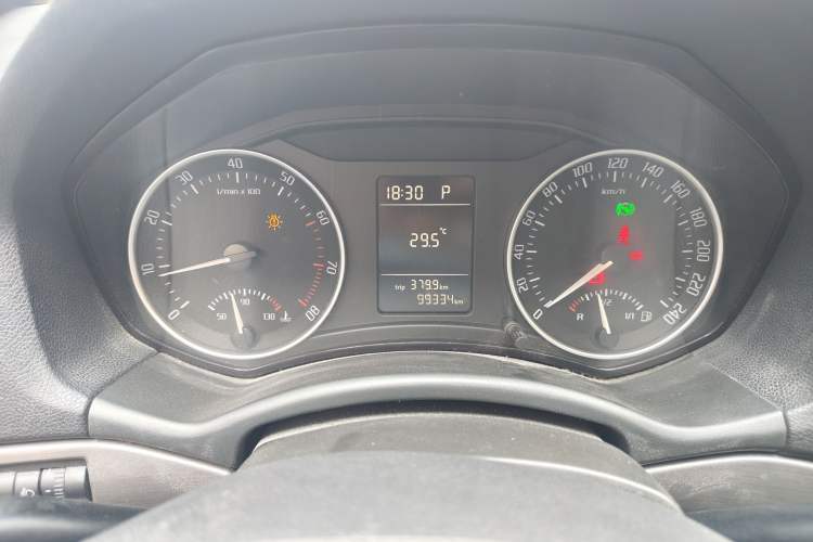 Used Skoda Octavia 2012 1.6L Automatic Yijie Edition Instrument Cluster