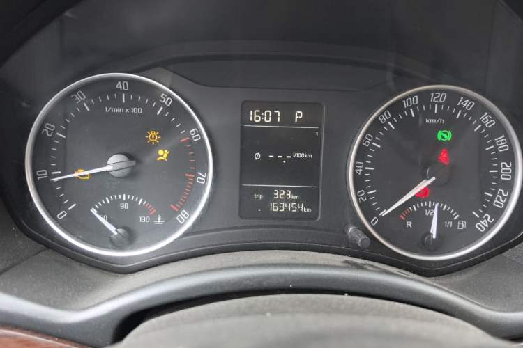 Used Skoda Octavia 2012 1.6L Automatic Yijun Edition Instrument Cluster