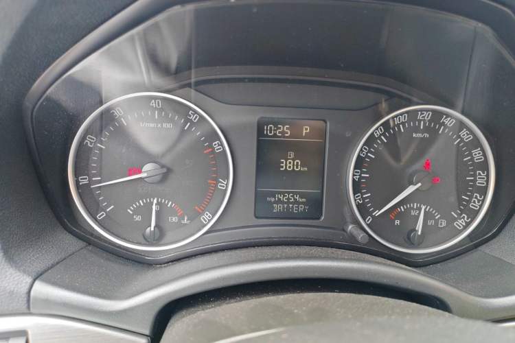 Used Skoda Octavia 2012 1.6L Automatic Yijie Edition Instrument Cluster