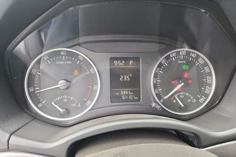 Used Skoda Octavia 2012 2.0L Automatic Yijie Version Instrument Cluster