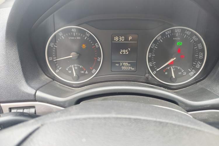 Used Skoda Octavia 2012 1.6L Automatic Yijie Edition Odometer Close Up