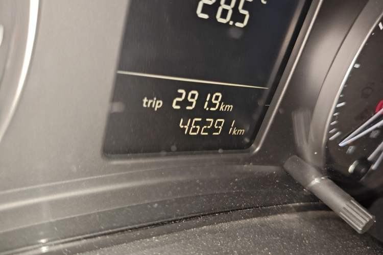Used Skoda Octavia 2012 1.6L Automatic Yijie Edition Odometer Close Up